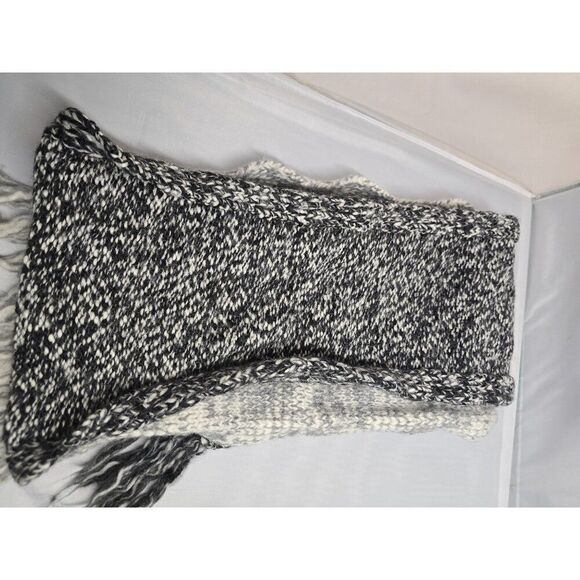 Cozy Winter Knit Scarf With Fringe Edges  One Size  Acrylic & Wool Blend - Picture 7 of 7